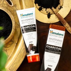 Himalaya Botanique Charcoal Whitening Antiplaque bělící zubní pasta , 113g