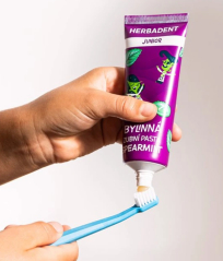 Herbadent JUNIOR Bylinná zubní pasta SPEARMINT s fluoridy, 75 g (bez krabičky)