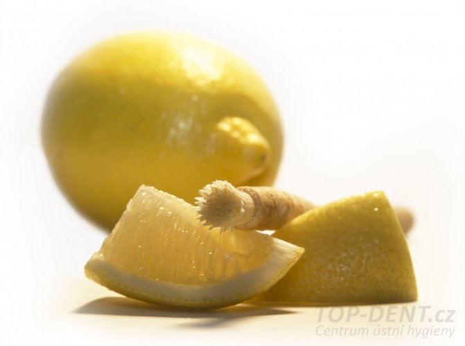 SIWAK Přírodní zubní kartáček s příchutí citrónu