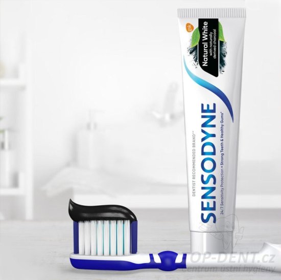 Sensodyne Natural White Charcoal bělící zubní pasta, 75ml