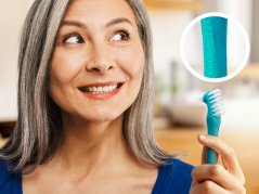 GUM Denture kartáček na protézy pro efektivní čištění